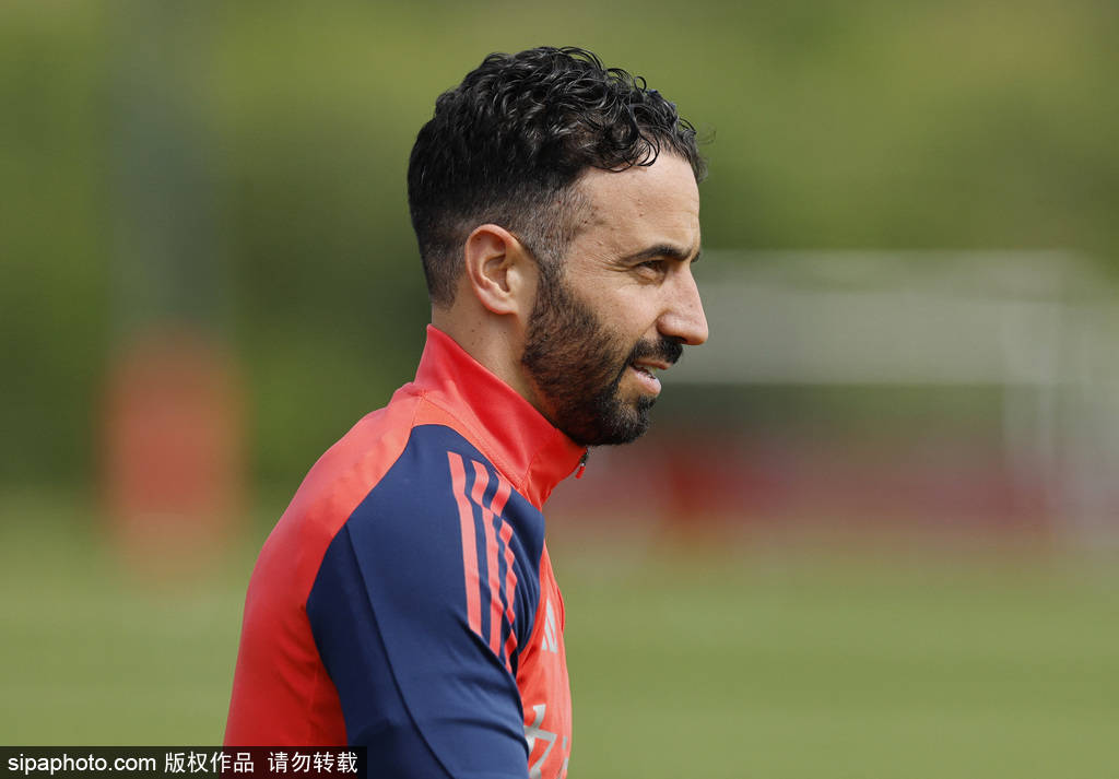 皇冠信用网怎么注册_曼联主帅警告球员：对阵切尔西表现不佳将无缘欧联决赛