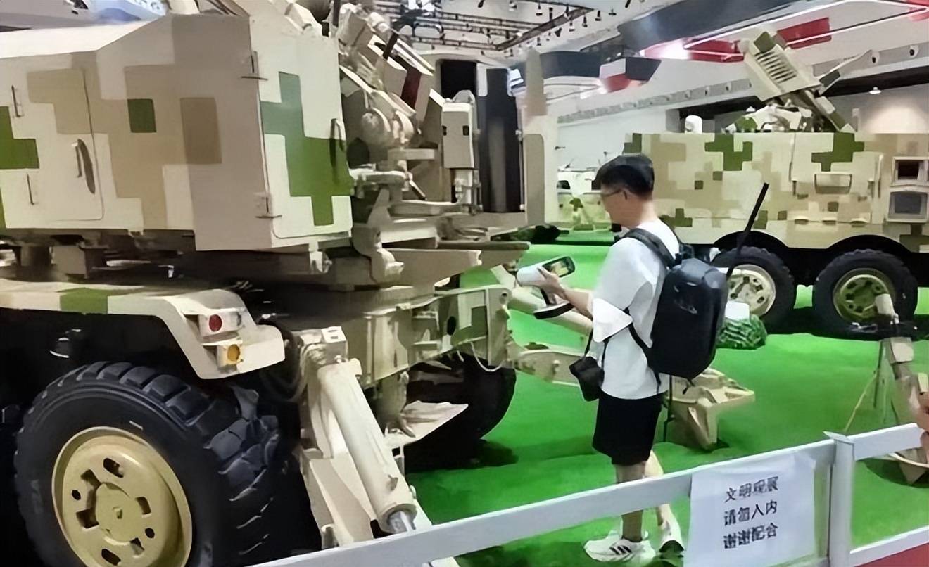 皇冠信用网申请条件_内鬼出现！山东舰在香港被间谍偷拍皇冠信用网申请条件，专业无人机差点泄露机密