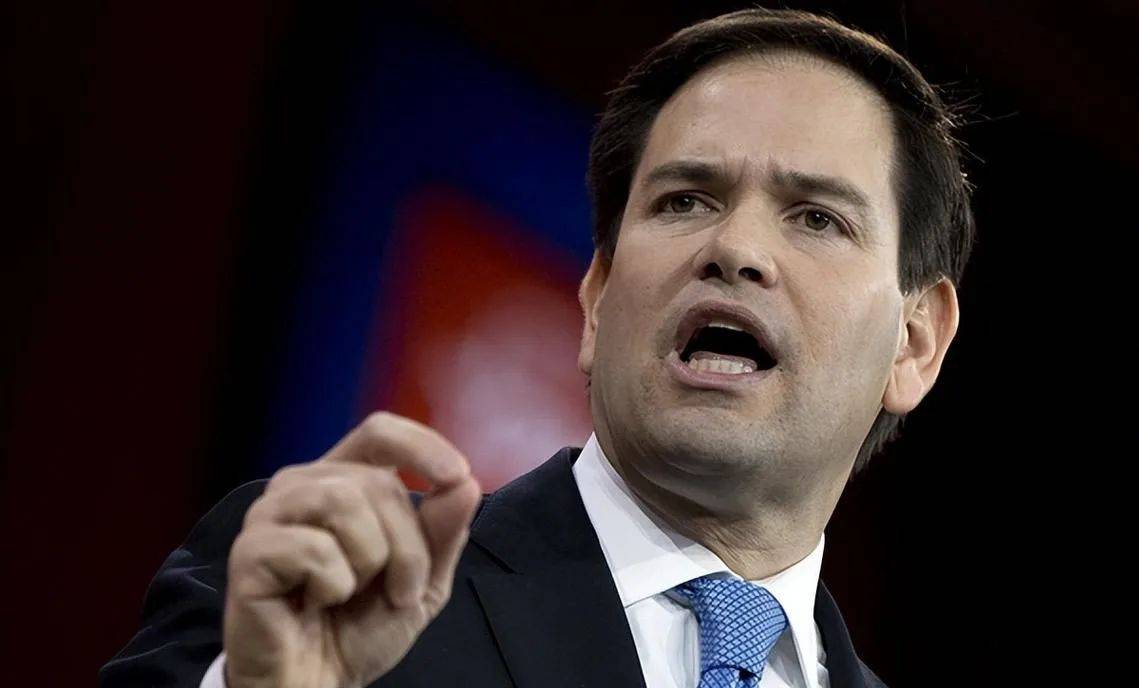 皇冠足球网_鲁比奥跟王毅会晤！两人状态相差太大了皇冠足球网，特朗普担忧的3件事已发生