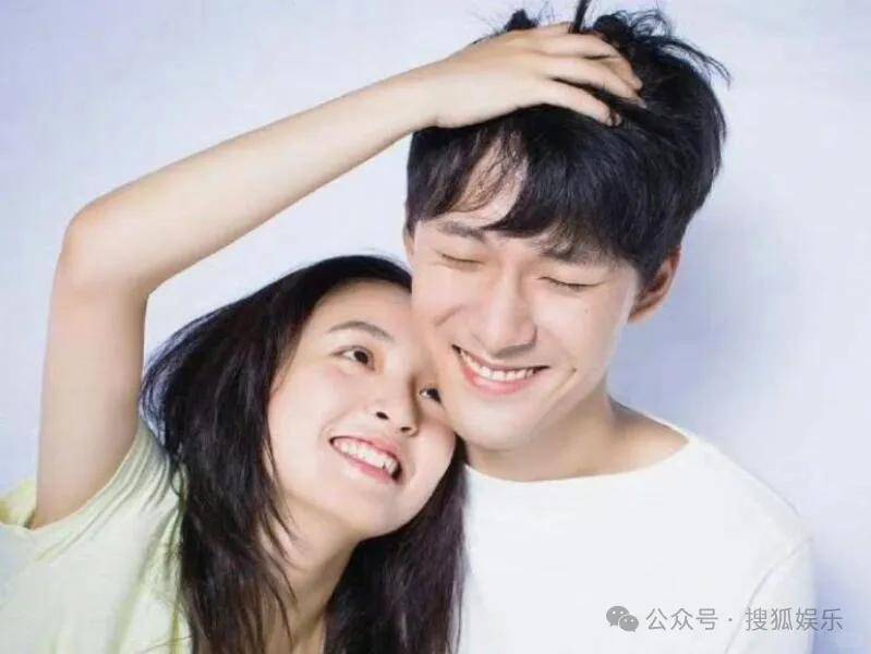 皇冠信用开号_离婚三年又被拍到亲密逛超市皇冠信用开号，他俩这是纯带娃还是真复合了？