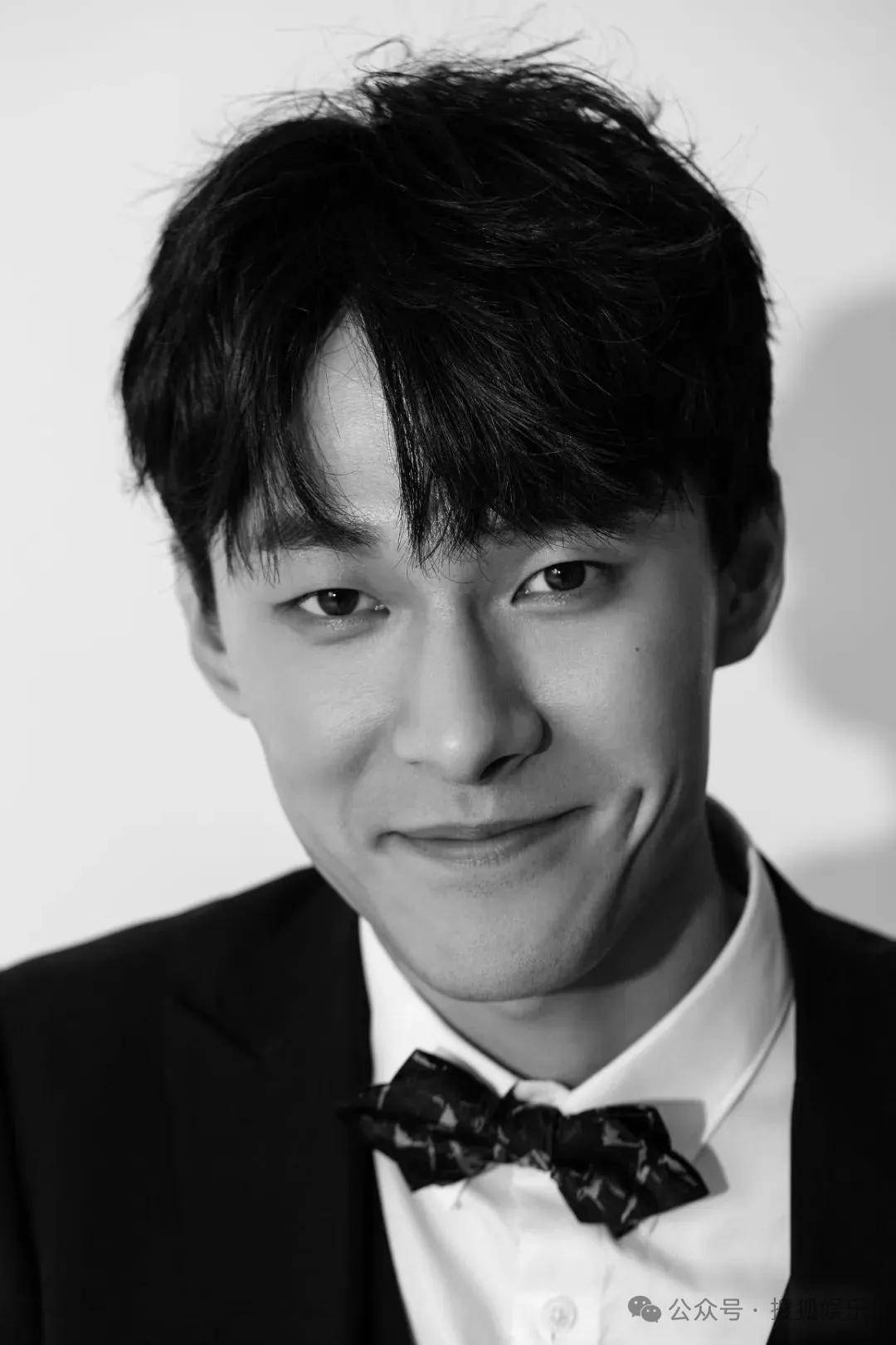 皇冠信用开号_离婚三年又被拍到亲密逛超市皇冠信用开号，他俩这是纯带娃还是真复合了？