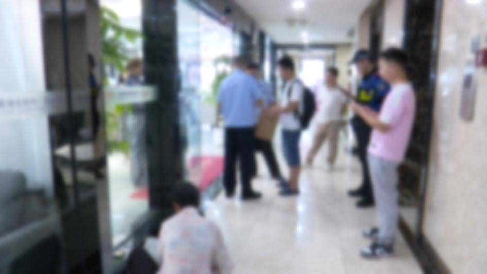 奥伦堡vs喀山鲁宾 | 男子花30万讨老婆奥伦堡vs喀山鲁宾，一个月不到人财两空！婚介所回怼记者：再拍我就对你不客气