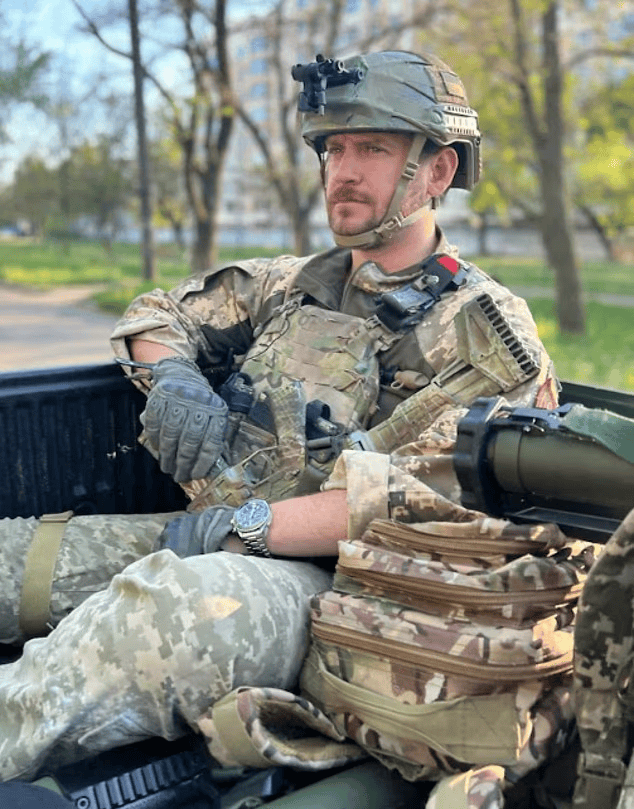 皇冠信用网代理_乌军一英国雇佣兵返乡后开枪自杀：年仅40岁皇冠信用网代理，曾在前线失去左腿