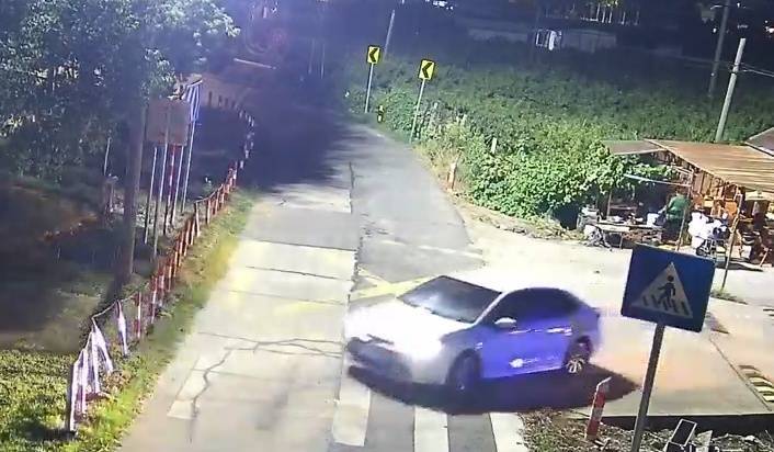 正网皇冠信用网_浙江一姑娘以奶茶为记号正网皇冠信用网，竟然在草丛里藏了11万现金！